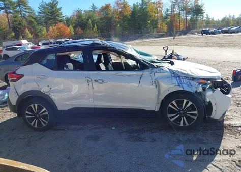 2020 Nissan Kicks Sv Xtronic Cvt z USA, uszkodzony, nr VIN 3N1CP5CV3LL536626